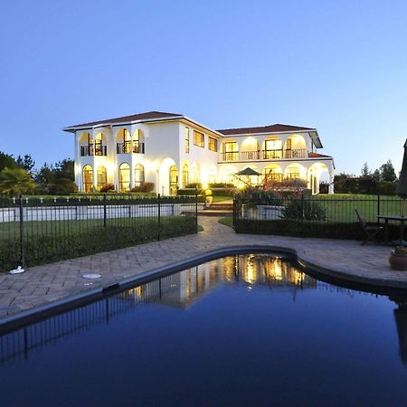 The Pillars Retreat Bed & Breakfast Taupo Exterior photo