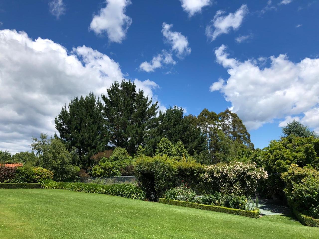 The Pillars Retreat Bed & Breakfast Taupo Exterior photo