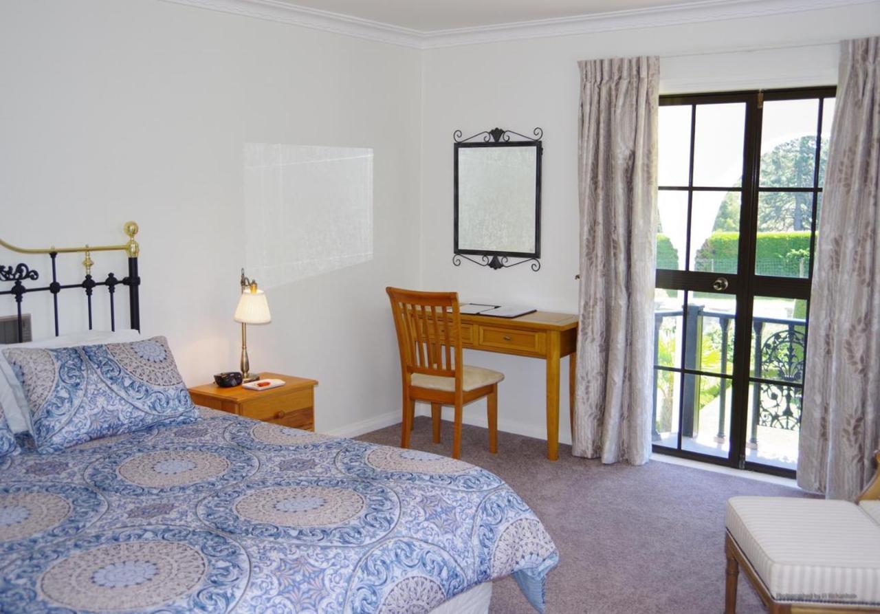 The Pillars Retreat Bed & Breakfast Taupo Exterior photo