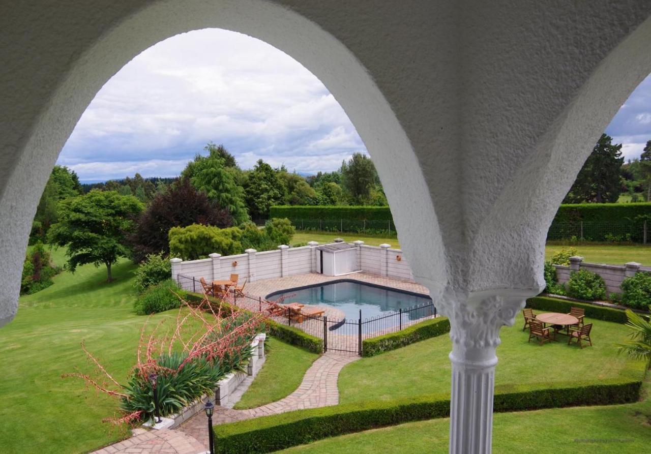 The Pillars Retreat Bed & Breakfast Taupo Exterior photo