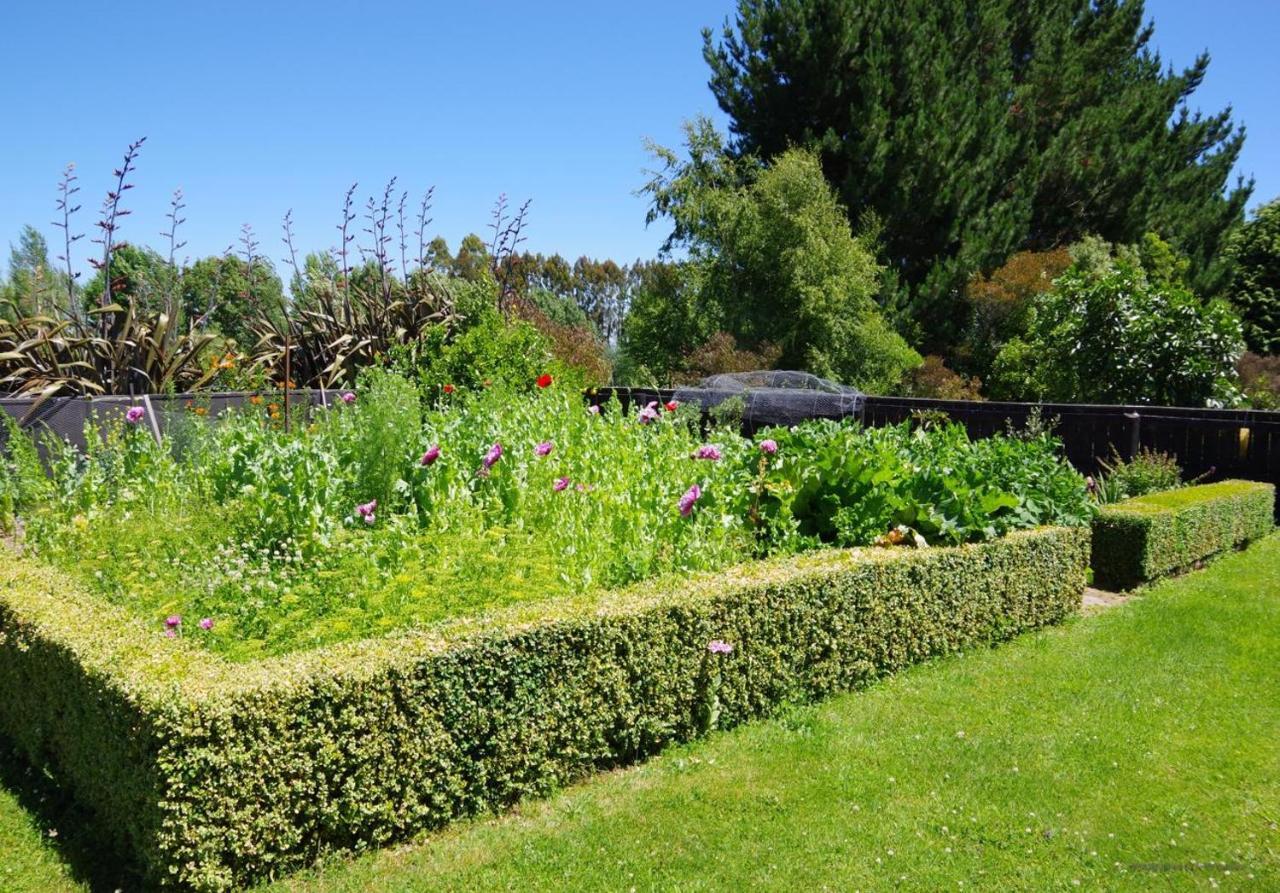 The Pillars Retreat Bed & Breakfast Taupo Exterior photo