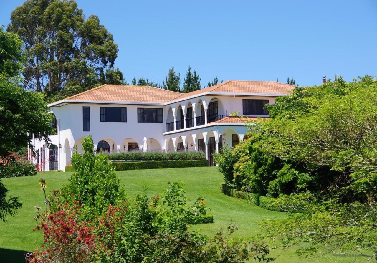 The Pillars Retreat Bed & Breakfast Taupo Exterior photo