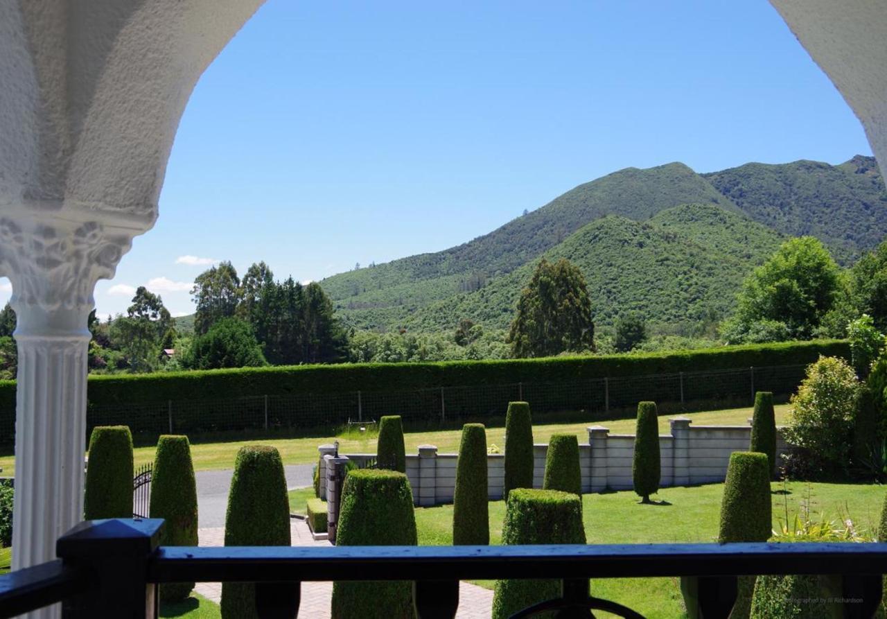 The Pillars Retreat Bed & Breakfast Taupo Exterior photo