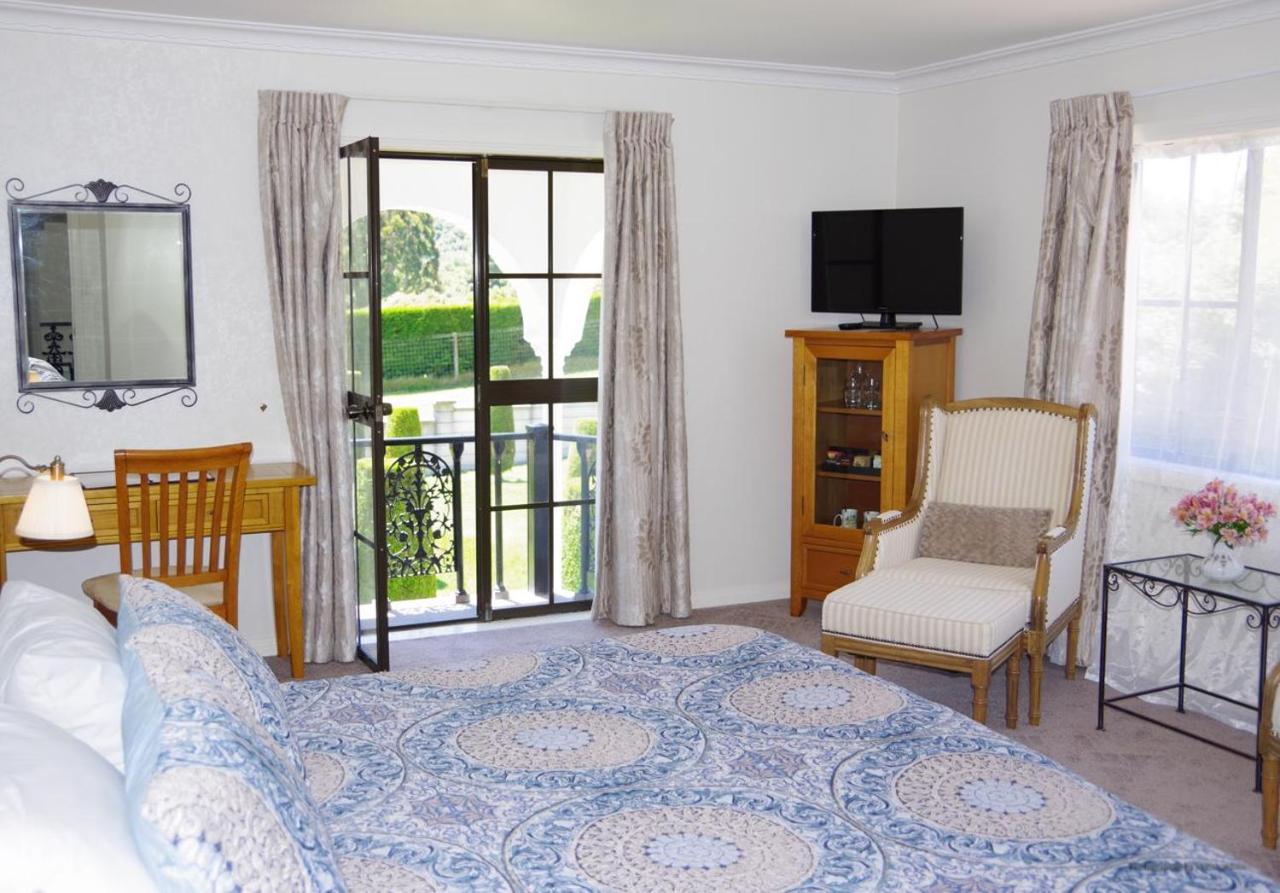 The Pillars Retreat Bed & Breakfast Taupo Exterior photo