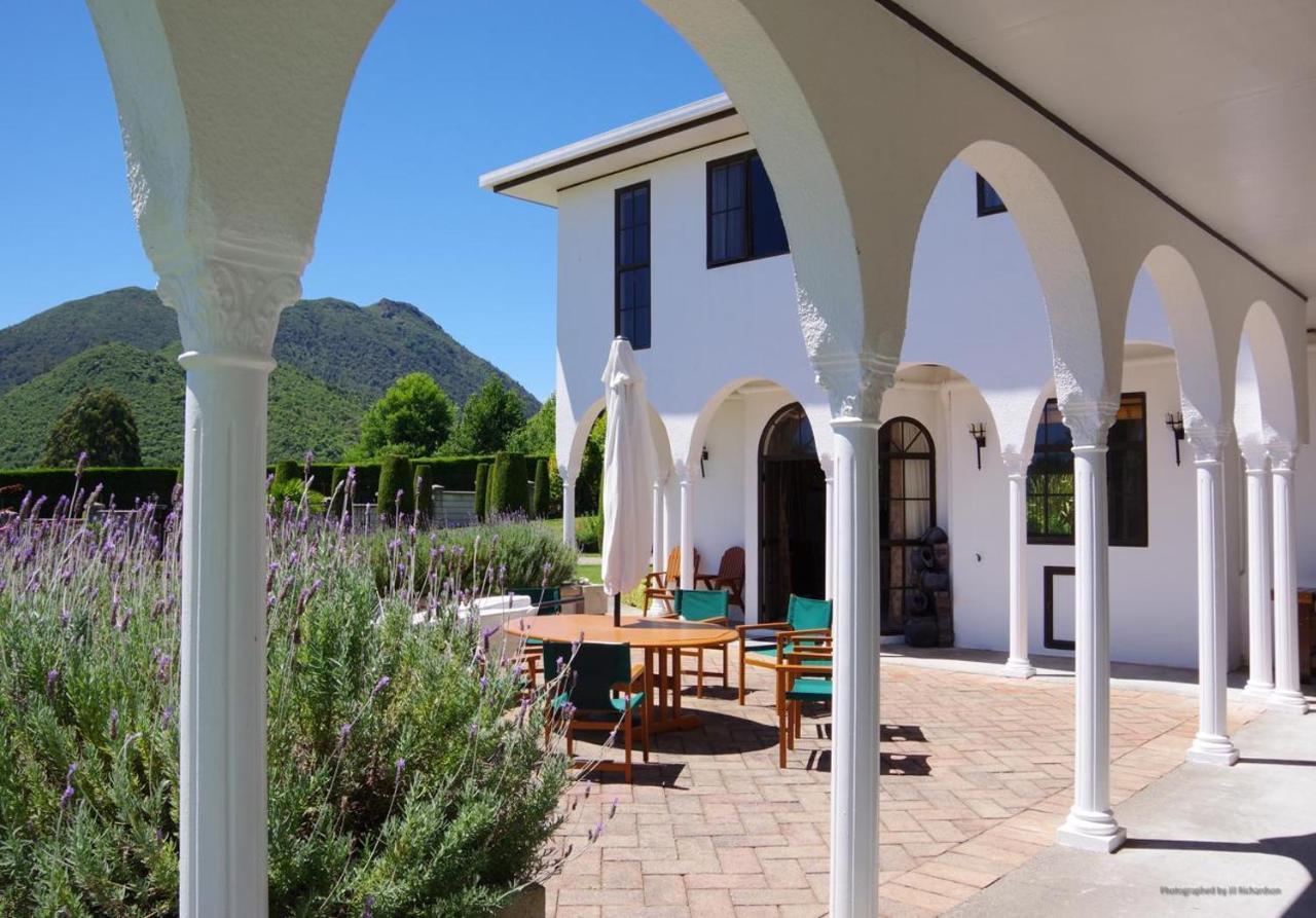 The Pillars Retreat Bed & Breakfast Taupo Exterior photo