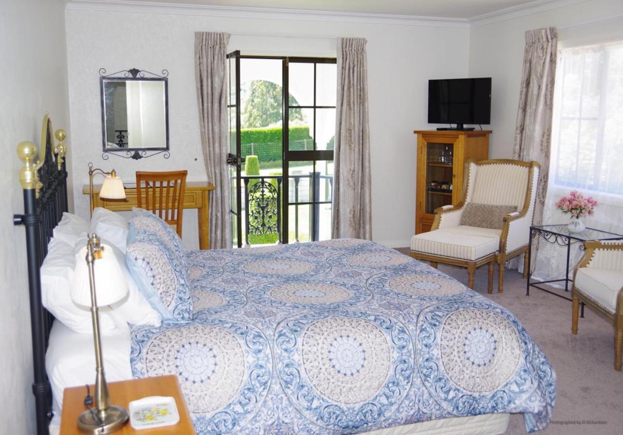 The Pillars Retreat Bed & Breakfast Taupo Exterior photo