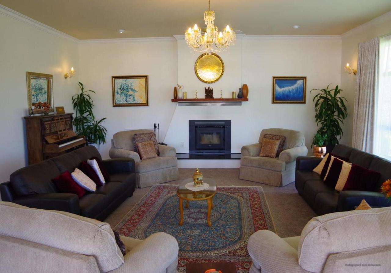 The Pillars Retreat Bed & Breakfast Taupo Exterior photo