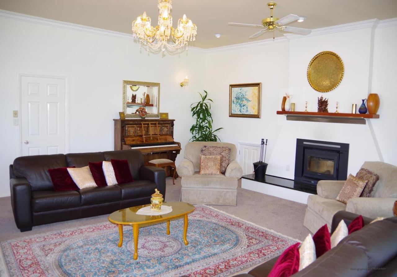 The Pillars Retreat Bed & Breakfast Taupo Exterior photo
