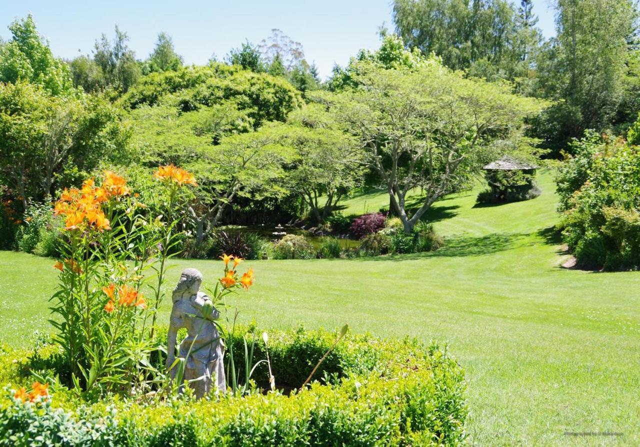 The Pillars Retreat Bed & Breakfast Taupo Exterior photo
